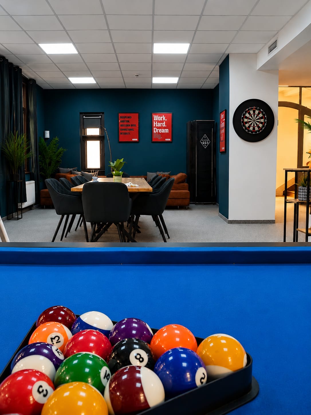 Billardtisch in der RoomBoom Lounge der Event Villa Albstadt